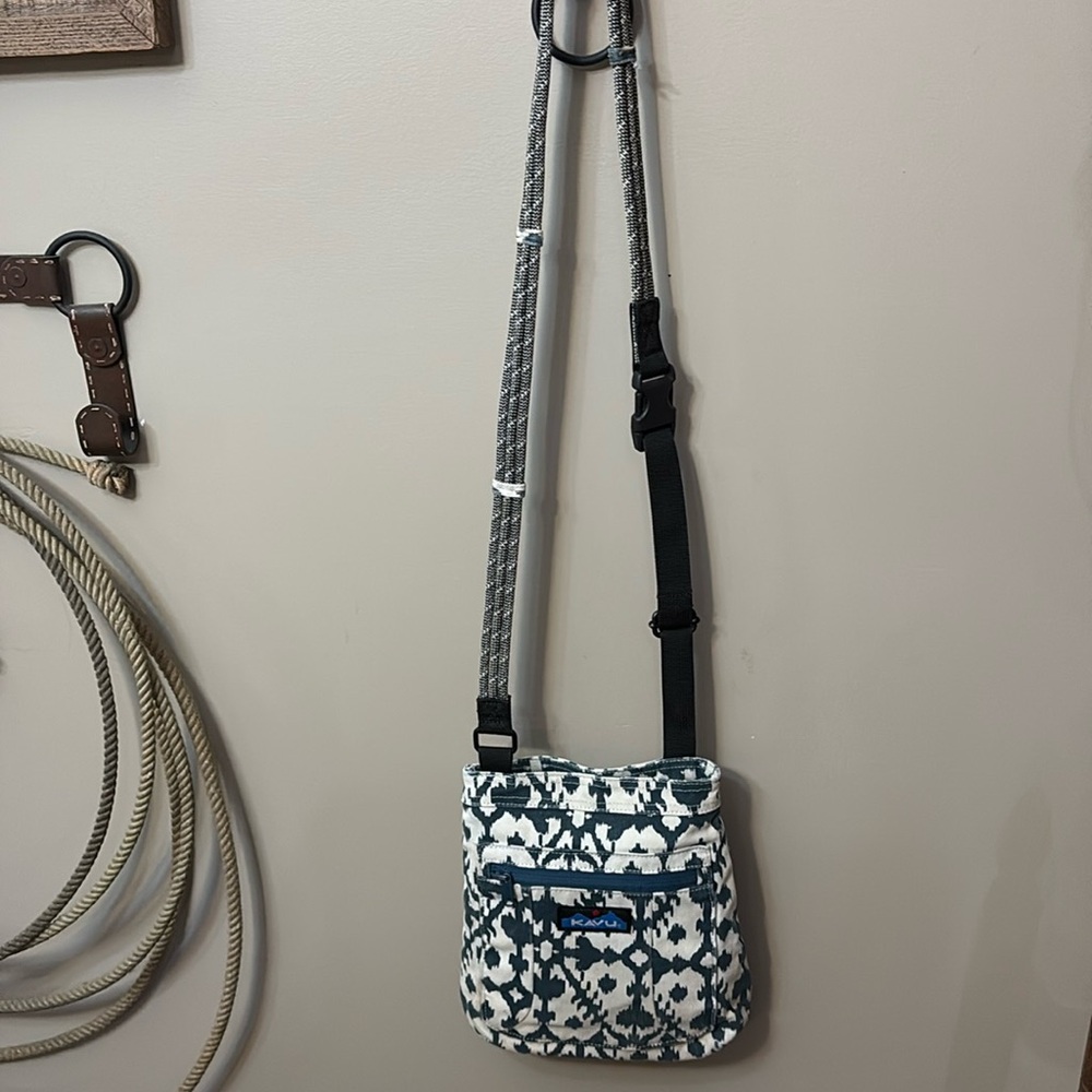 Kavu Keepalong Semi Padded Canvas Crossbody Bag